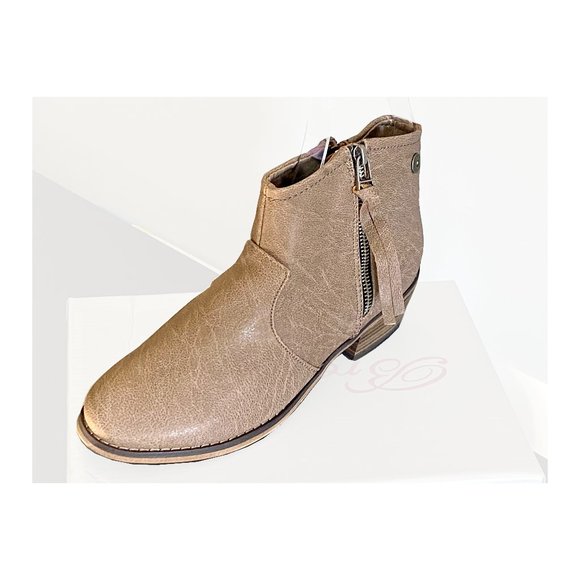 Breckelles Dorado-11 Womens Beige Western Bootie - Picture 1 of 1